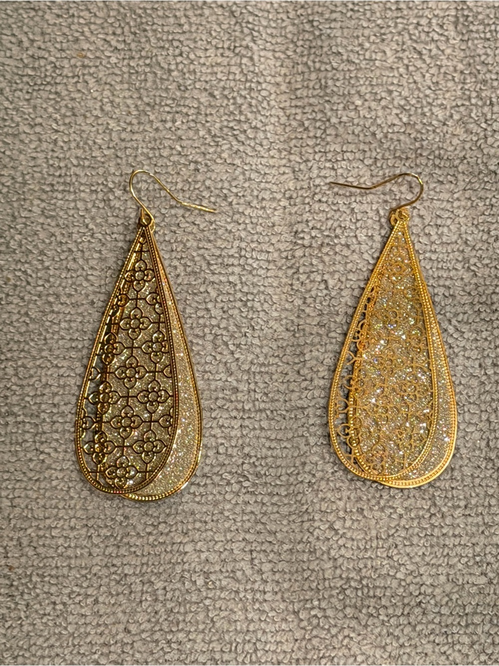 Source Unknown Gold Filigree Teardrop Dangle Earrings